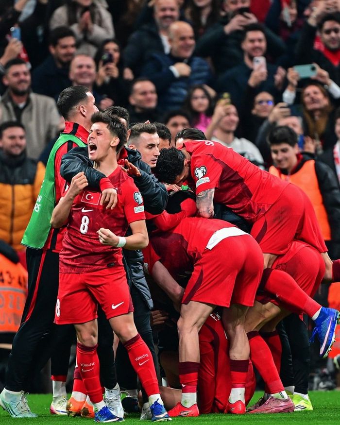 居莱尔关键助攻助力土耳其冲击世界杯附加赛决