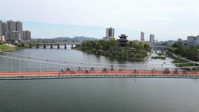 湖北黄冈多彩旅游路自行车联赛浠水站10月27日开