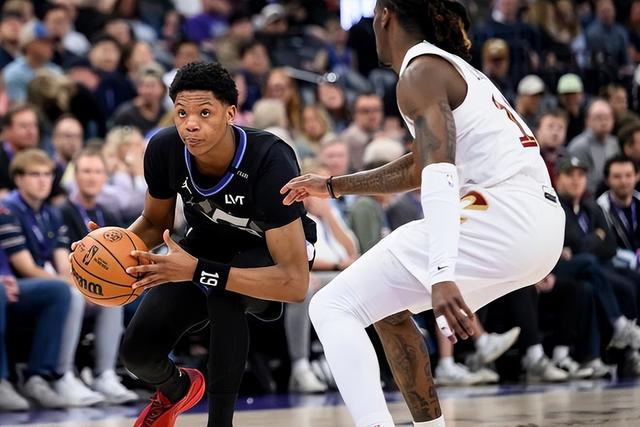 哈登14助攻+米切尔34分 骑士力克爵士迎五连胜