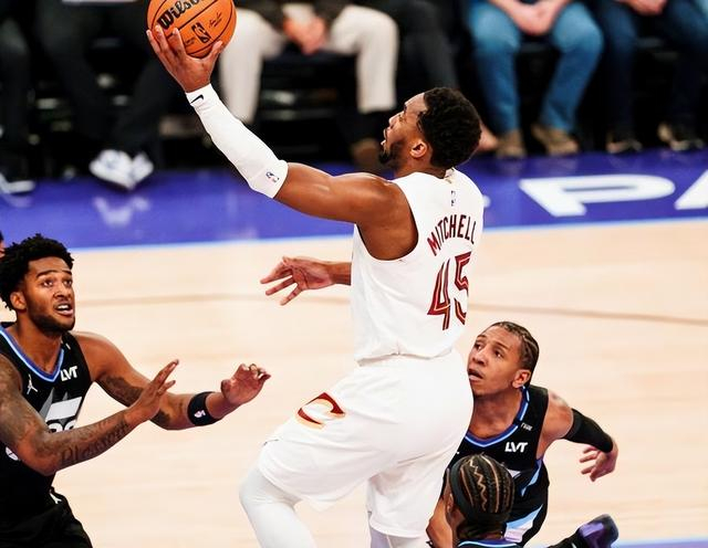 哈登14助攻+米切尔34分 骑士力克爵士迎五连胜