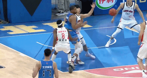 张鹏珲关键三分助北京男篮逆转广州
