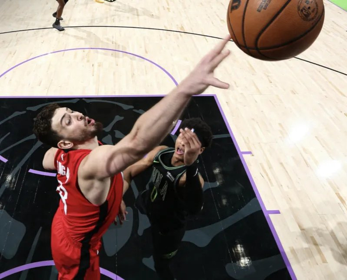 火箭双星觉醒力克鹈鹕 申京伊森联手打出赛季最