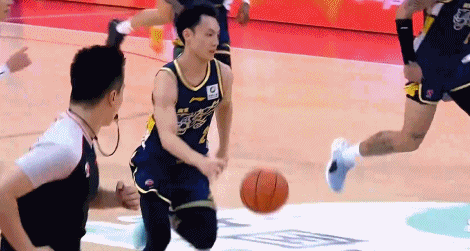 广东男篮力克广厦年轻球员成长引关注