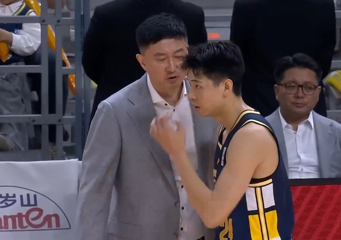 广东男篮力克广厦年轻球员成长引关注