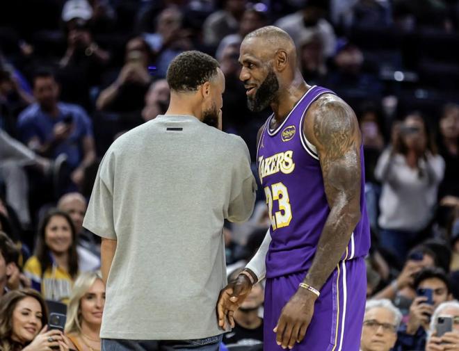 湖人客场力克勇士 詹姆斯感慨与库里交手成憾事