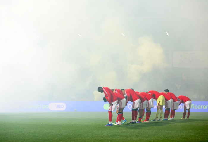 穆里尼奥续约陷僵局 球迷三度高喊下课引信任危