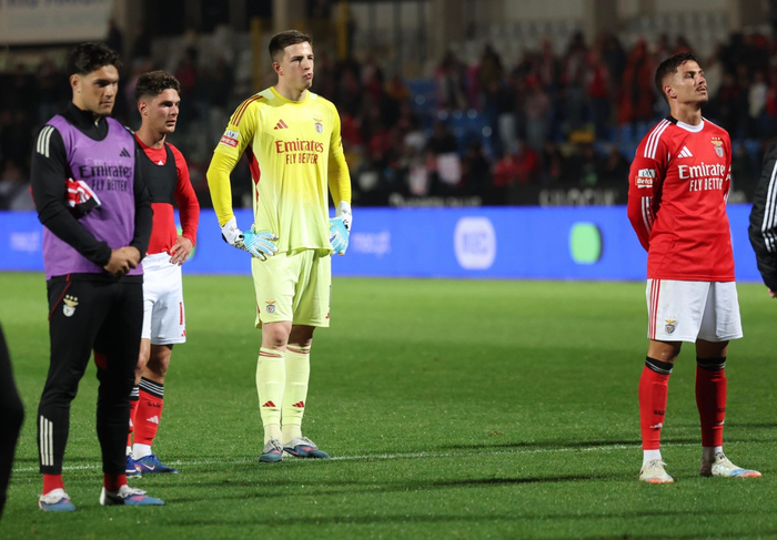 穆里尼奥续约陷僵局 球迷三度高喊下课引信任危