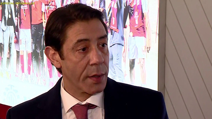 穆里尼奥续约陷僵局 球迷三度高喊下课引信任危