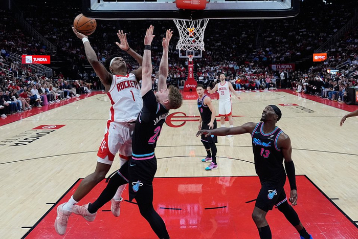 阿门压哨绝杀火箭生涯高光，18篮板创生涯新高