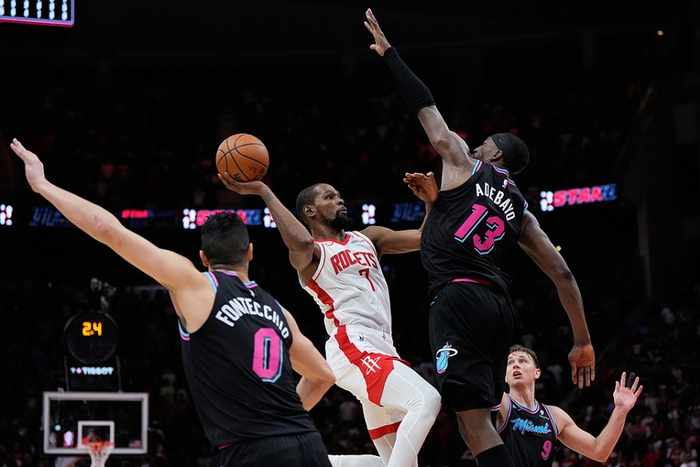 阿门压哨绝杀火箭生涯高光，18篮板创生涯新高